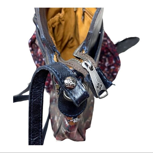 NEW Patricia Nash Scarlet Bloom Antilly Leather Sling Bag Navy Floral Crossbody - Picture 12 of 14